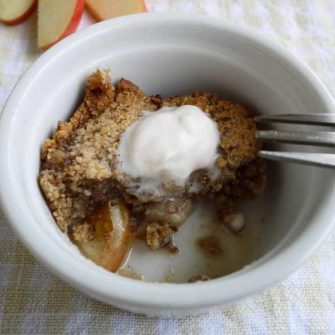 Apple-Pear Cinnamon Crumble (Paleo, gluten-free) | Perchance to Cook, www.perchancetocook.com