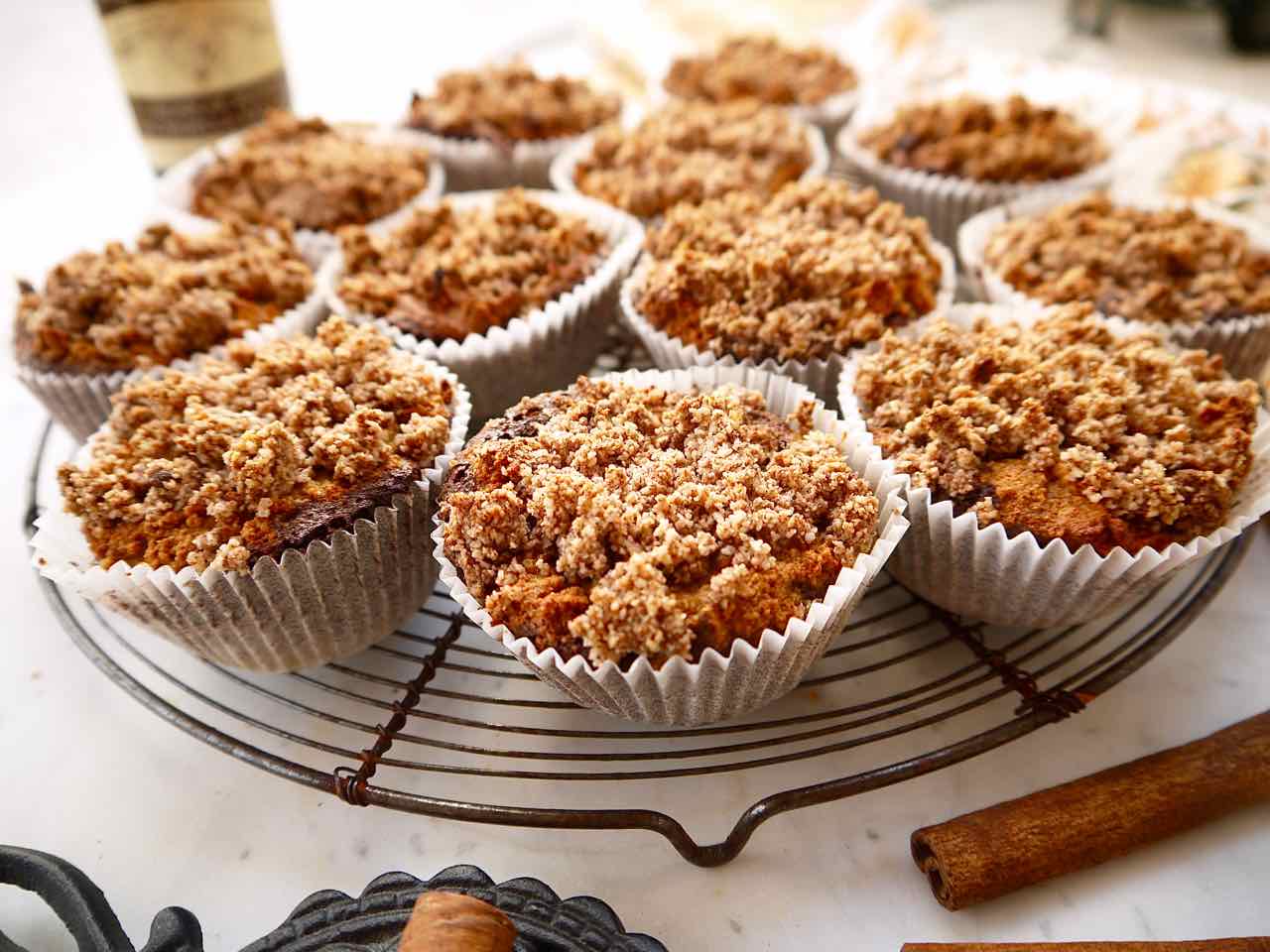 Cinnamon Coffee Cake Crumble Muffins (Paleo, GF)