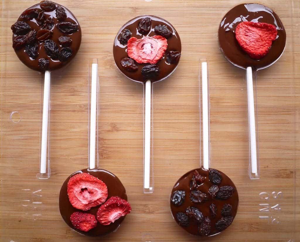 DIY-Dried-Fruit-and-Chocolate-Lollipops-paleo-perchancetocook-6