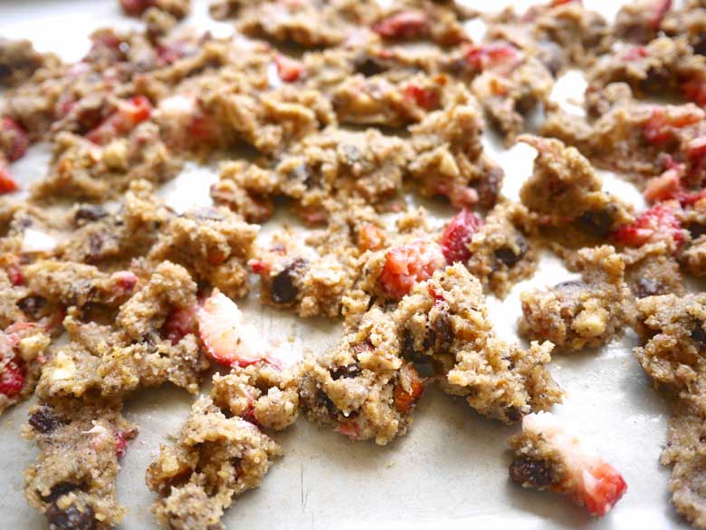 Paleo Strawberry Almond Granola (GF) | Perchance to Cook, www.perchancetocook.com