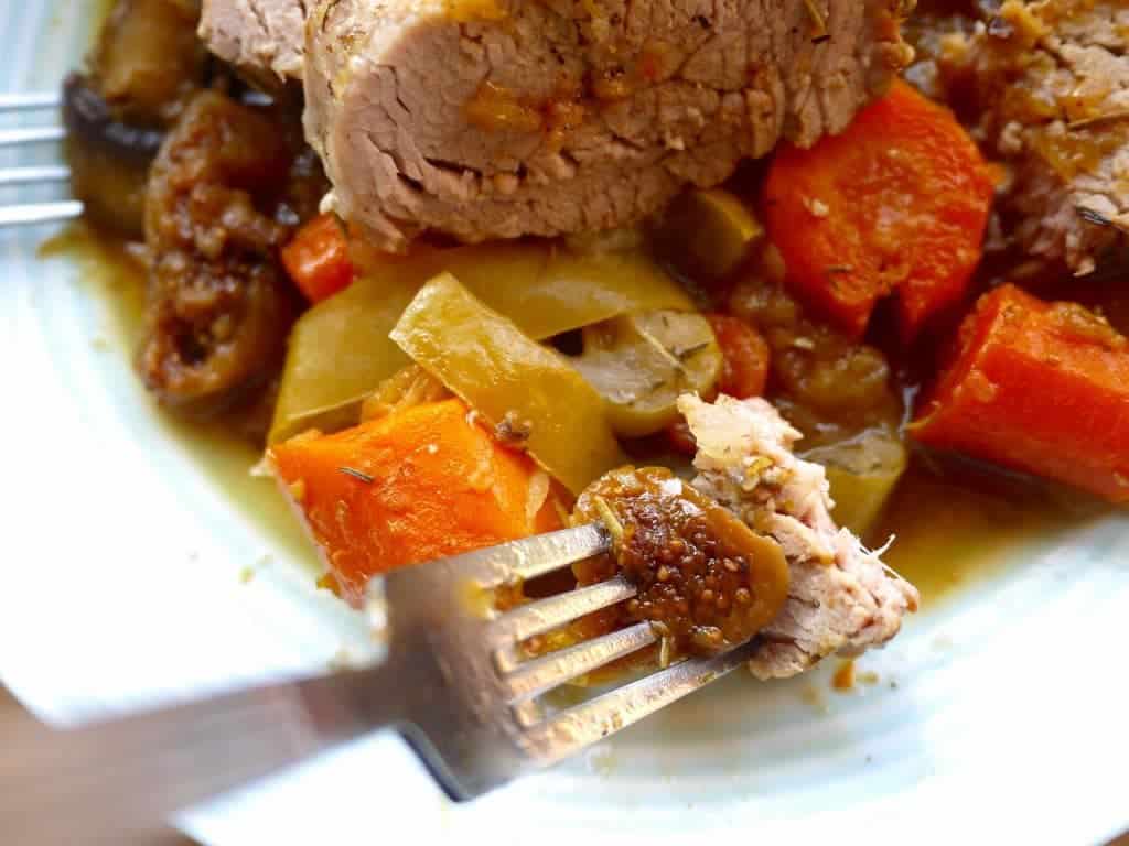 Roasted Pork Tenderloin with Figs, Apples, and Carrots (paleo, GF) | Perchance to Cook, www.perchancetocook.com