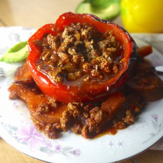 Feeling hot, hot, hot with these Paleo Enchilada Stuffed Peppers (GF)! | Perchance to Cook, www.perchancetocook.com