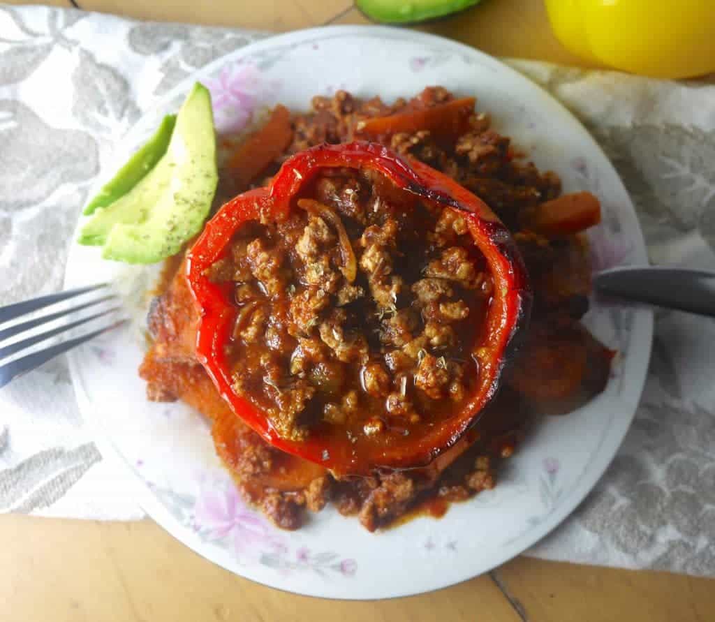 Feeling hot, hot, hot with these Paleo Enchilada Stuffed Peppers (GF)! | Perchance to Cook, www.perchancetocook.com