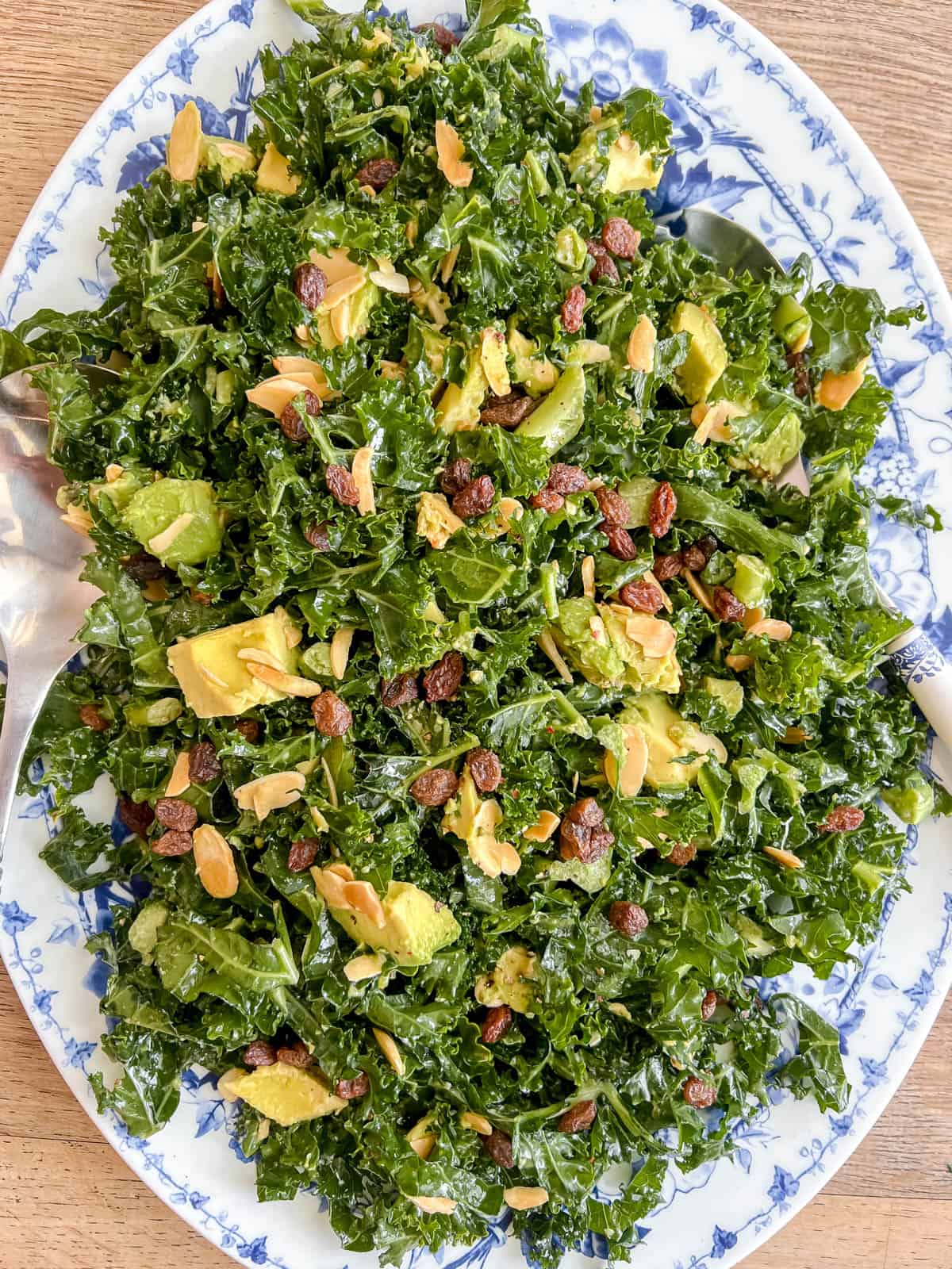 Salad with kale and avocado ready to be served.