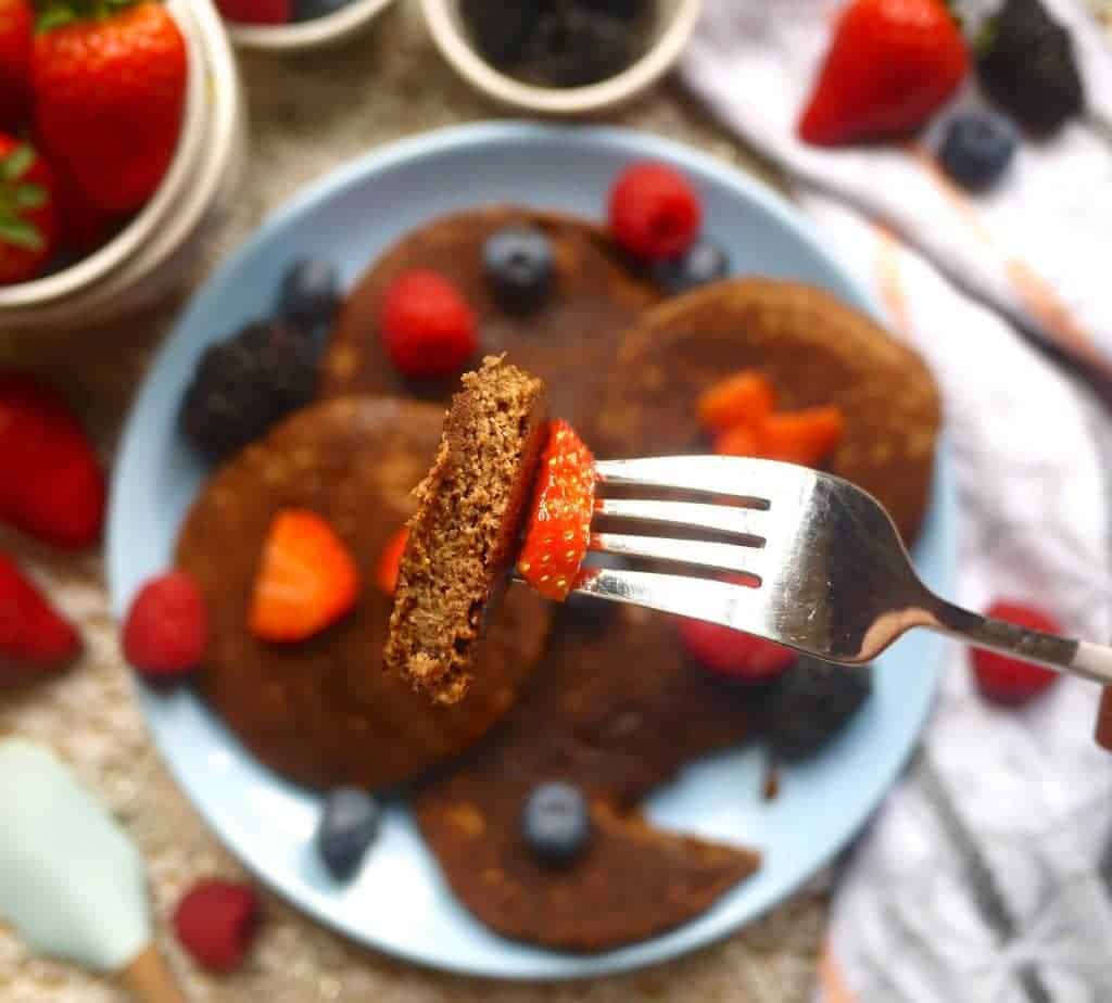 Treat your taste buds and your body to these Chocolatey Cocoa Paleo Pancakes (GF) | Perchance to Cook, www.perchancetocook.com