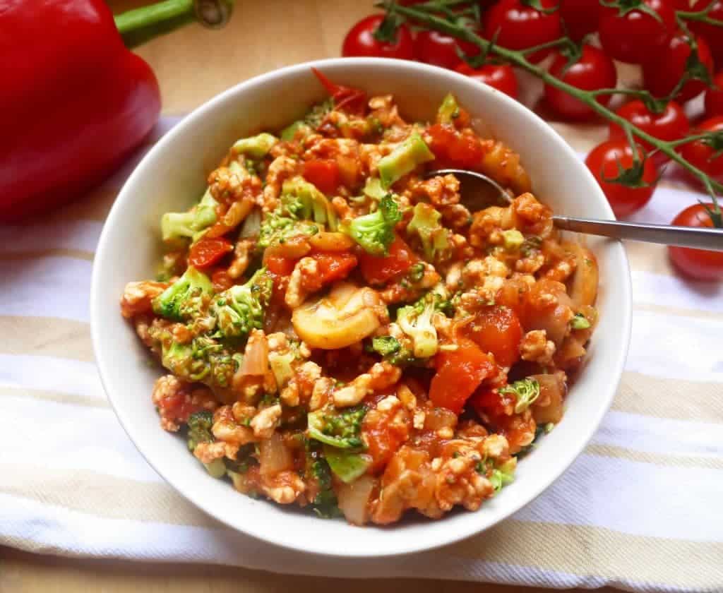 Spicy Ground Turkey Meat Sauce and Broccoli Rice Bowls (paleo, GF) | Perchance to Cook, www.perchancetocook.com