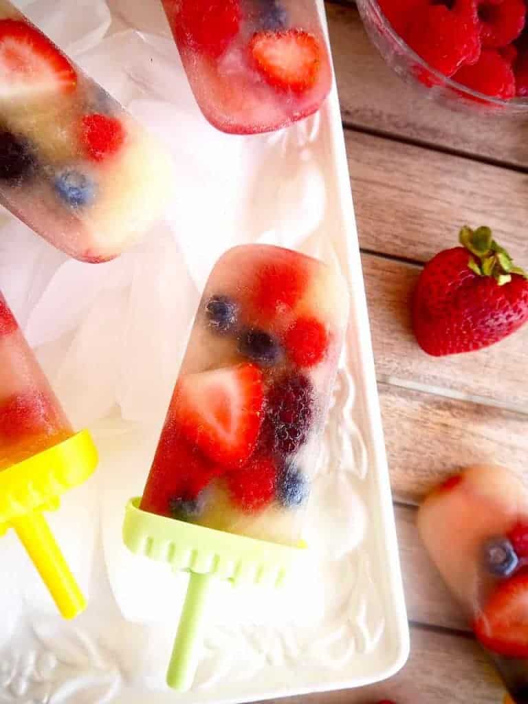 Apple Juice and Berry Popsicles {Paleo, GF} | Perchance to Cook, www.perchancetocook.com