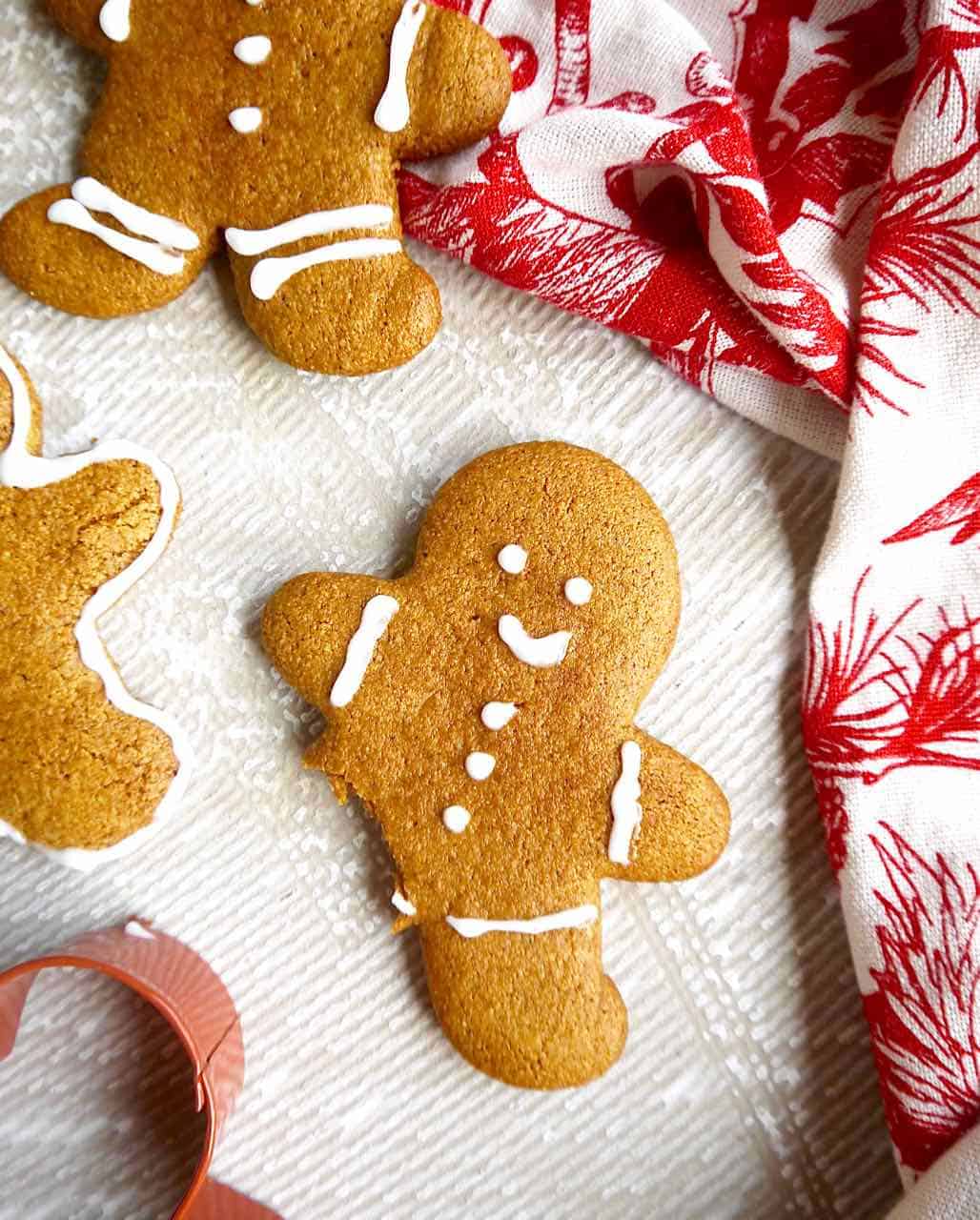 Paleo Almond Flour Gingerbread Men Cookies (GF) | Perchance to Cook, www.perchancetocook.com