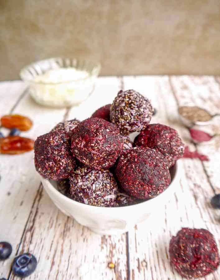 Blueberry Date Energy Balls (Paleo, Vegan) | Perchance to Cook, www.perchancetocook.com