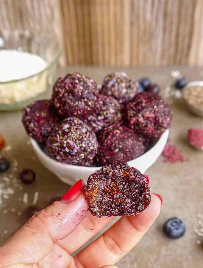 Blueberry Date Energy Balls (Paleo, Vegan) | Perchance to Cook, www.perchancetocook.com