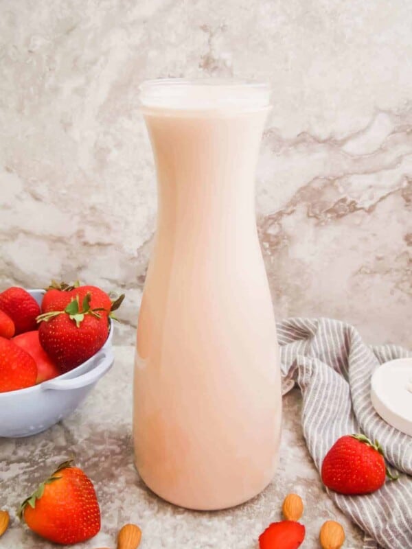 Homemade Strawberry Almond Milk (Paleo, GF) | Perchance to Cook, www.perchancetocook.com
