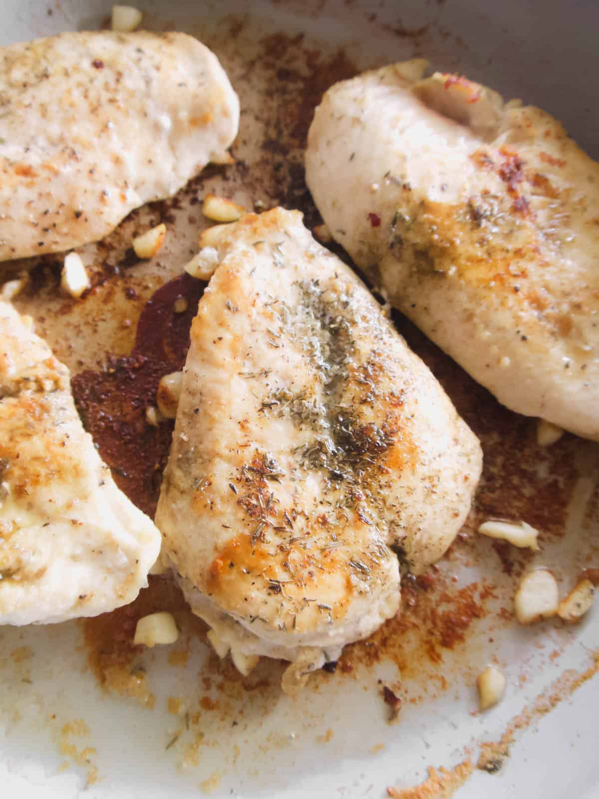 Grilled chicken with onion and garlic.