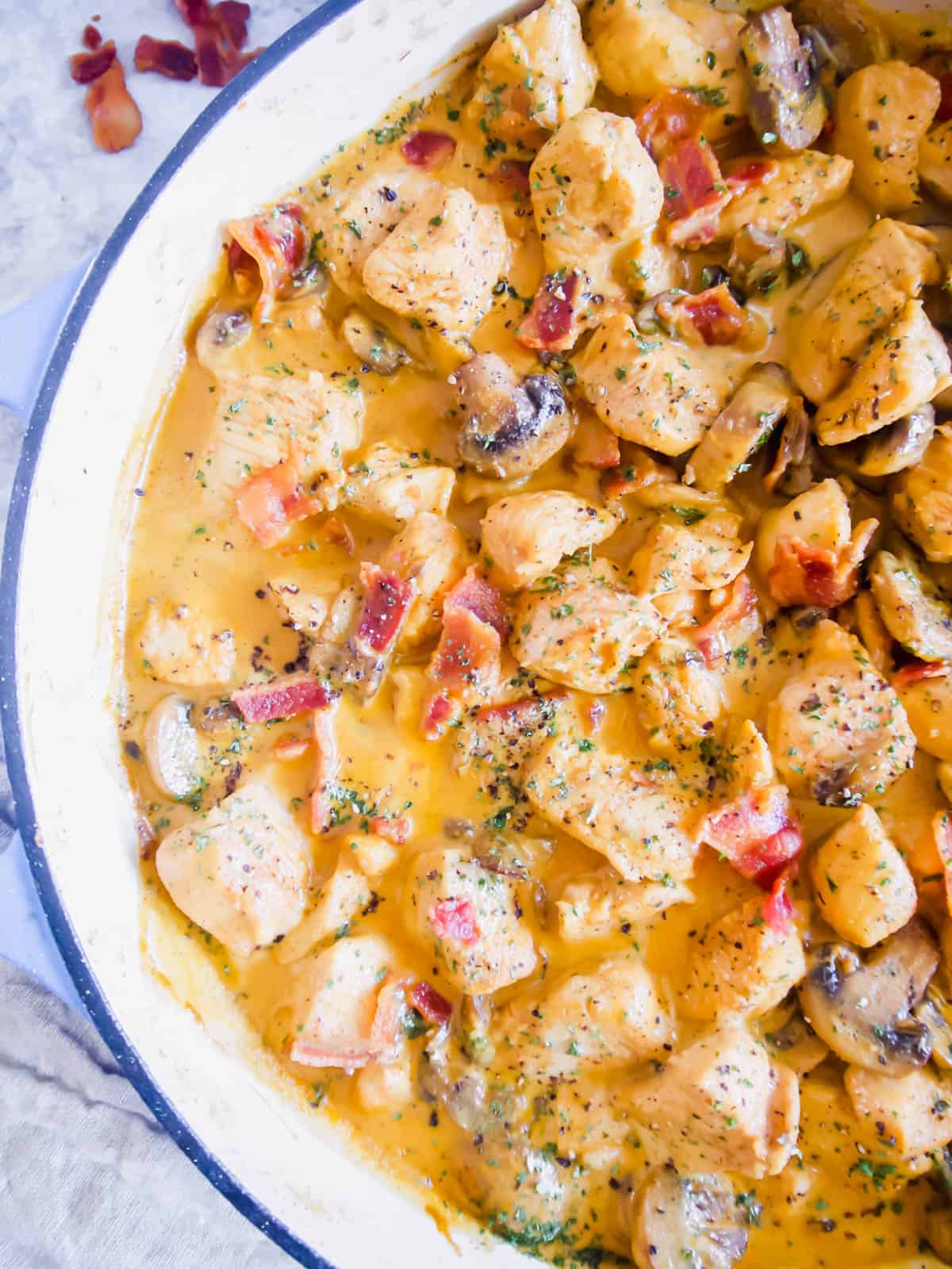 Coconut cream and chicken sauce with mushroom and bacon.
