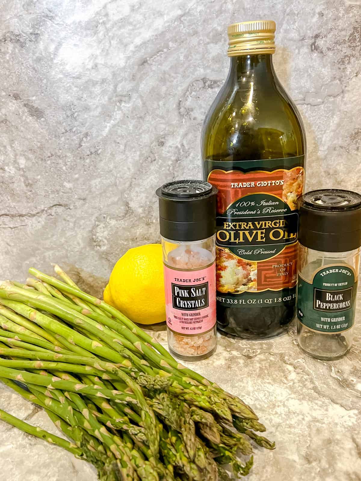 Ingredients needed to broil asparagus with lemon.