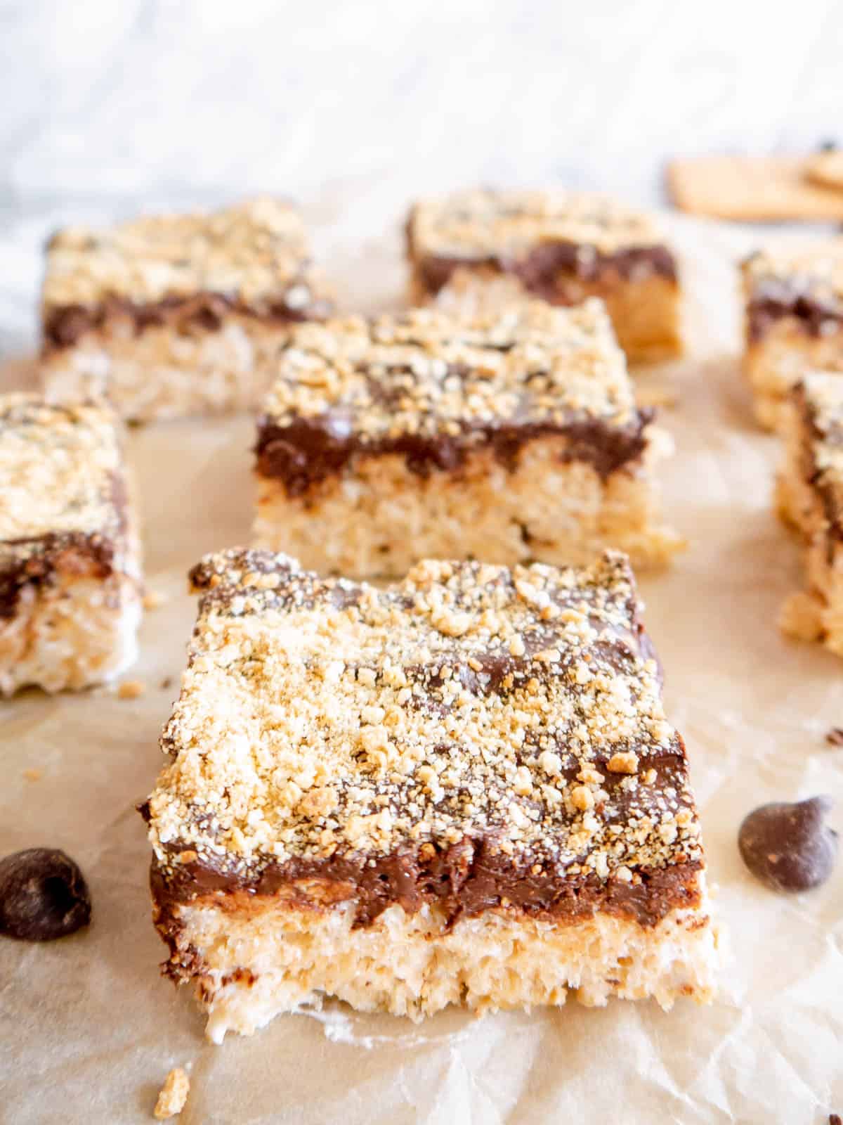 A cut square of s'mores rice krispie treats.