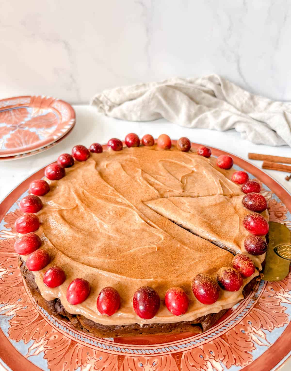 A slice of Christmas gingerbread cake being cut.